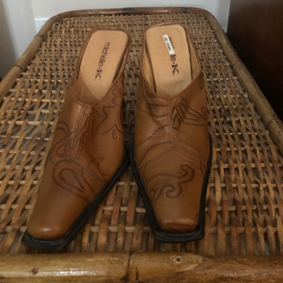 Michelle K Heels - Picture 1 of 2